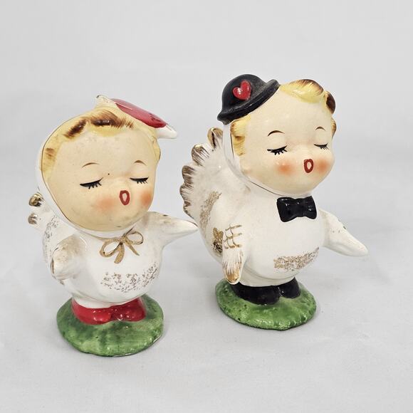 Napco Salt Pepper Shakers Anthropomorphic Valentine Boy Girl Love Birds 2647 VTG - Picture 2 of 15